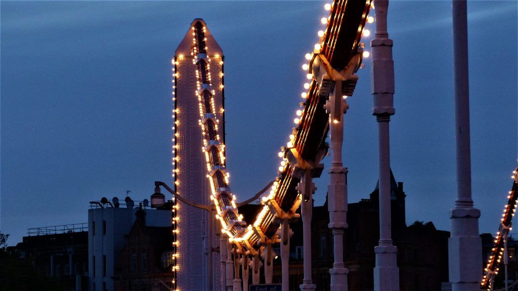 Chealsea bridge festoon lighting